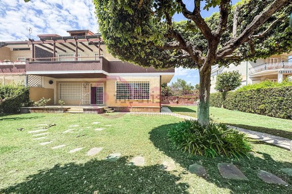 casa indipendente in vendita a Fiumicino in zona Fregene