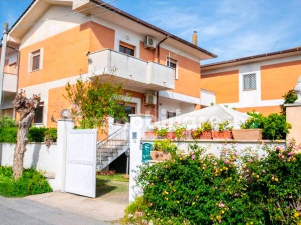 casa indipendente in vendita a Fiumicino in zona Focene