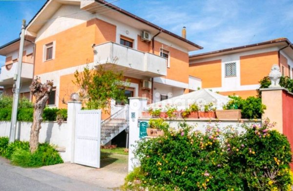 casa indipendente in vendita a Fiumicino in zona Focene