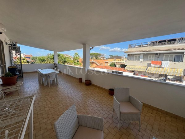 casa indipendente in vendita a Fiumicino