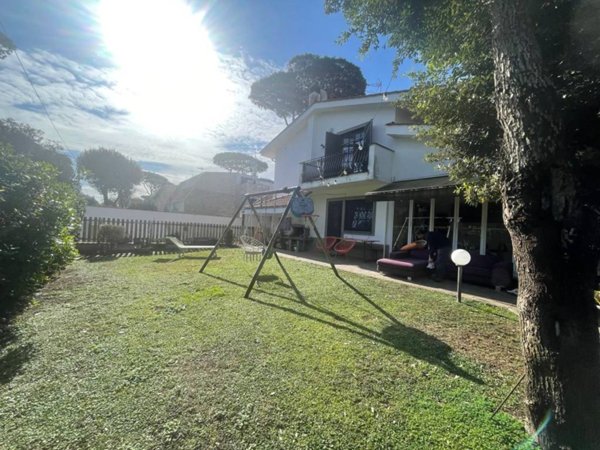 casa indipendente in vendita a Fiumicino in zona Fregene