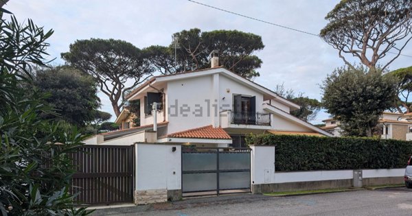 casa indipendente in vendita a Fiumicino in zona Fregene