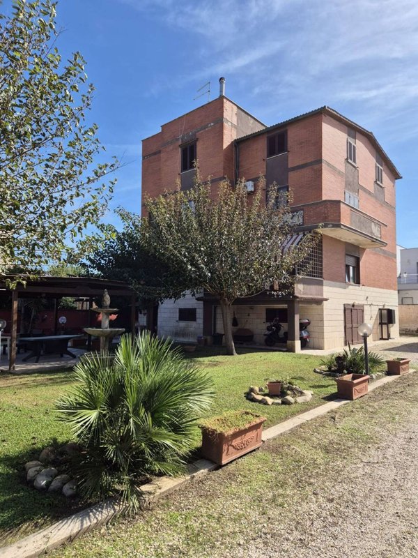 appartamento in vendita a Fiumicino in zona Focene