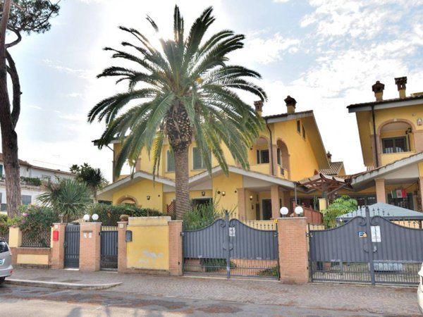 casa indipendente in vendita a Fiumicino in zona Fregene