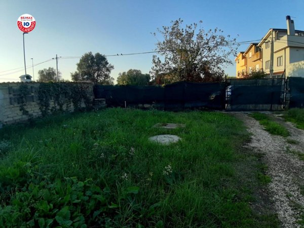 negozio in vendita a Fiumicino