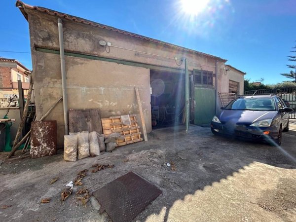 casa semindipendente in vendita a Fiumicino in zona Isola Sacra