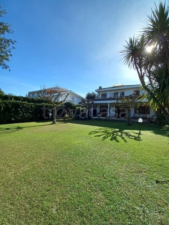 casa indipendente in vendita a Fiumicino in zona Fregene