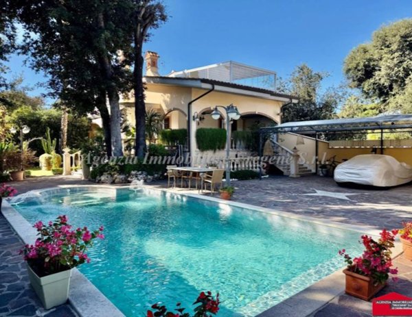 casa indipendente in vendita a Fiumicino in zona Fregene
