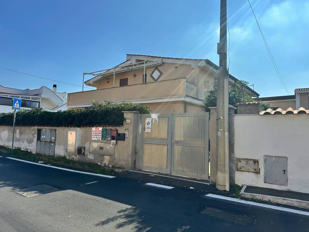 appartamento in vendita a Fiumicino in zona Focene