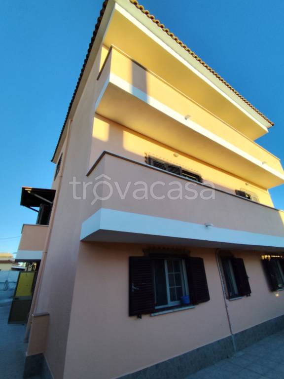 casa indipendente in vendita a Fiumicino in zona Isola Sacra