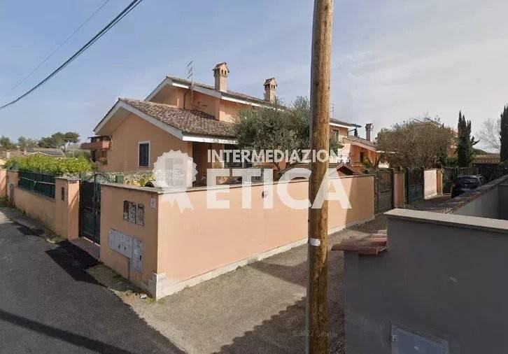 appartamento in vendita a Fiumicino in zona Isola Sacra