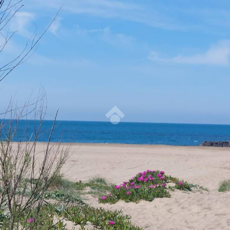 casa indipendente in vendita a Fiumicino in zona Focene