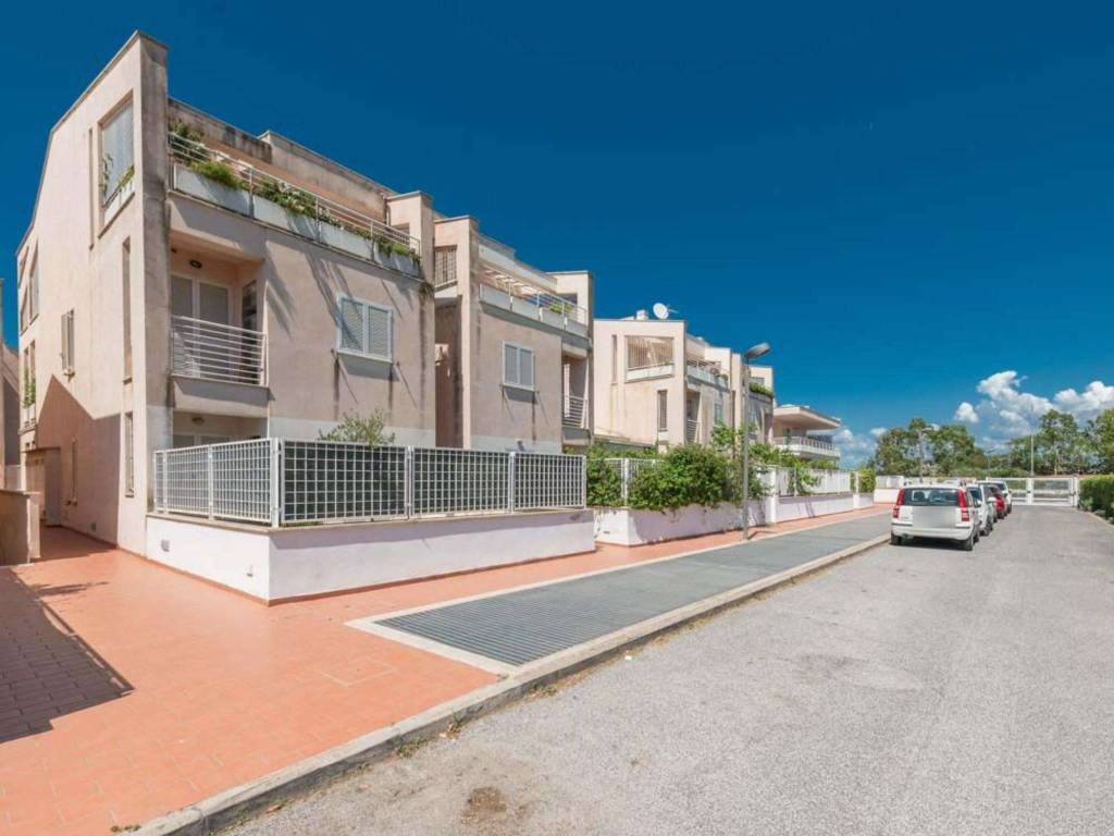 appartamento in vendita a Fiumicino in zona Fregene