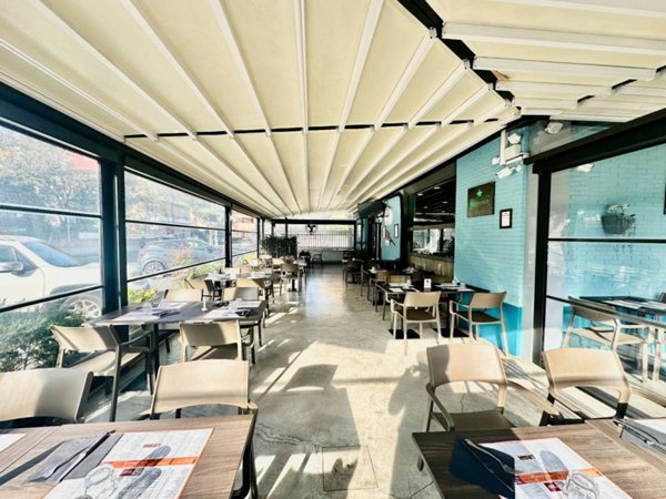 negozio in vendita a Fiumicino in zona Isola Sacra