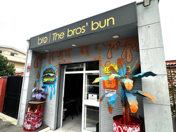 negozio in vendita a Fiumicino in zona Isola Sacra