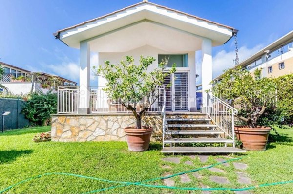 casa indipendente in vendita a Fiumicino in zona Fregene