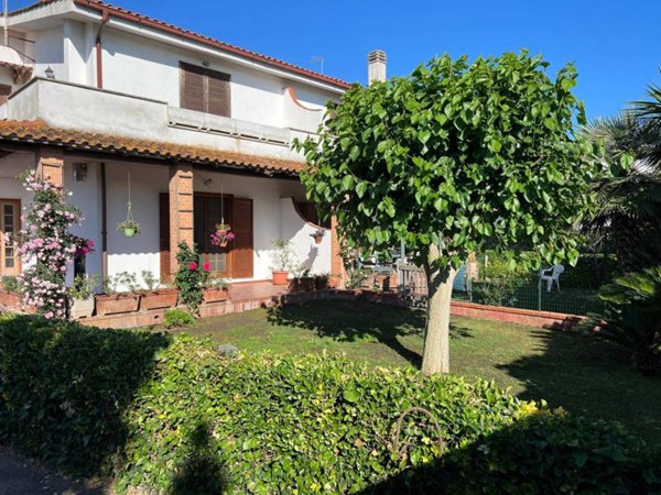 casa indipendente in vendita a Fiumicino in zona Fregene