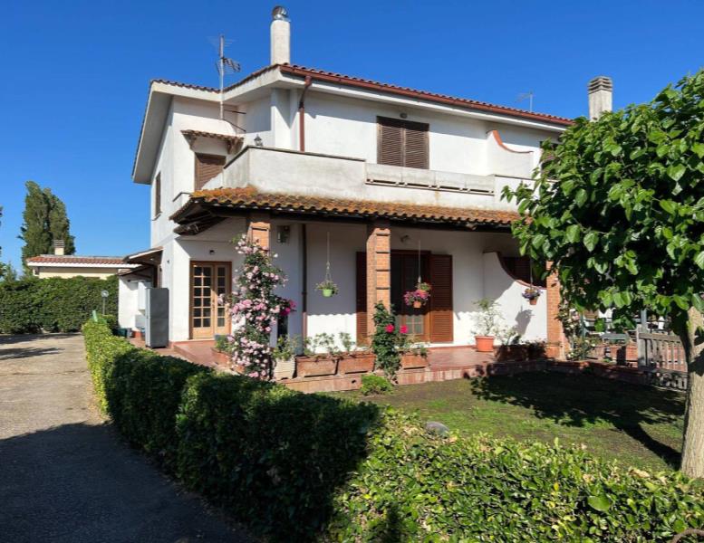 casa indipendente in vendita a Fiumicino in zona Fregene