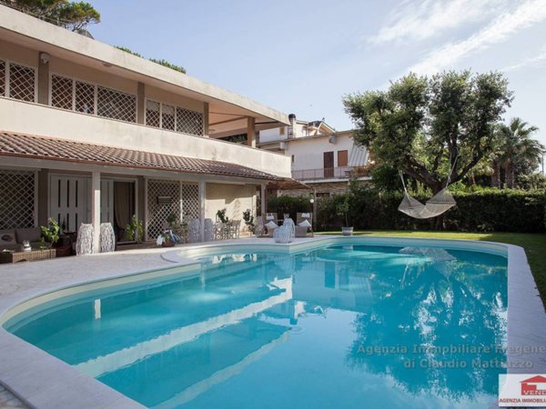 casa indipendente in vendita a Fiumicino in zona Fregene