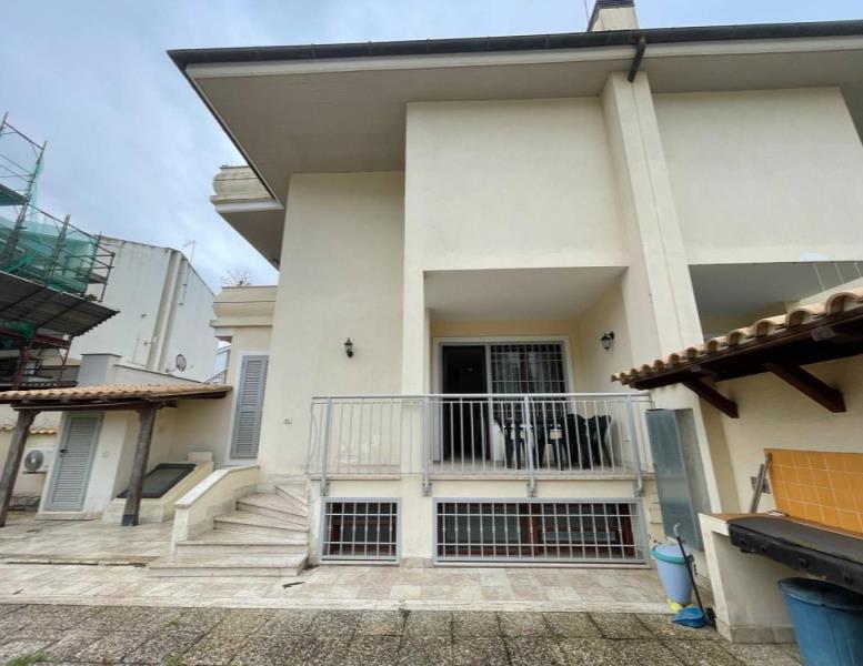 casa indipendente in vendita a Fiumicino in zona Fregene