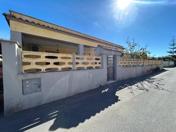 casa indipendente in vendita a Fiumicino in zona Isola Sacra