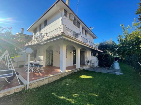 casa indipendente in vendita a Fiumicino in zona Fregene