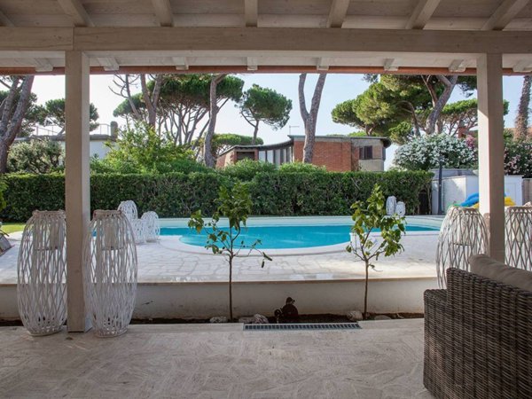 casa indipendente in vendita a Fiumicino in zona Fregene