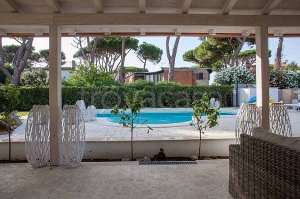 casa indipendente in vendita a Fiumicino in zona Fregene