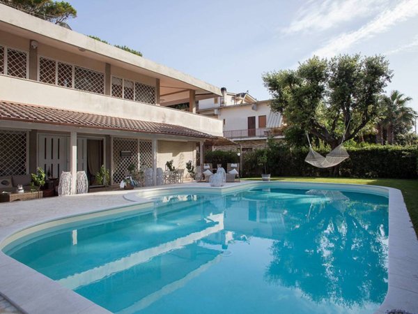 casa indipendente in vendita a Fiumicino in zona Fregene