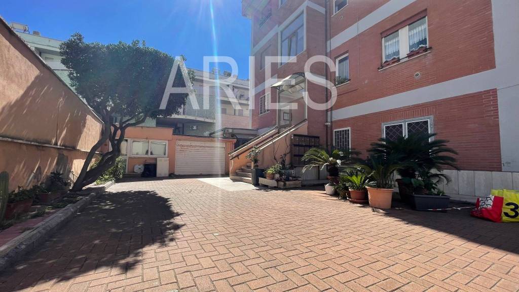 appartamento in vendita a Fiumicino in zona Isola Sacra