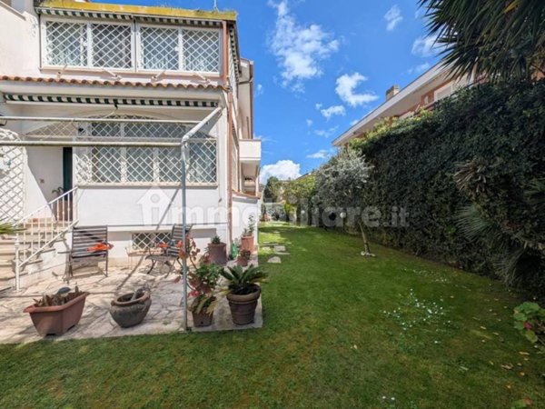 casa indipendente in vendita a Fiumicino in zona Maccarese