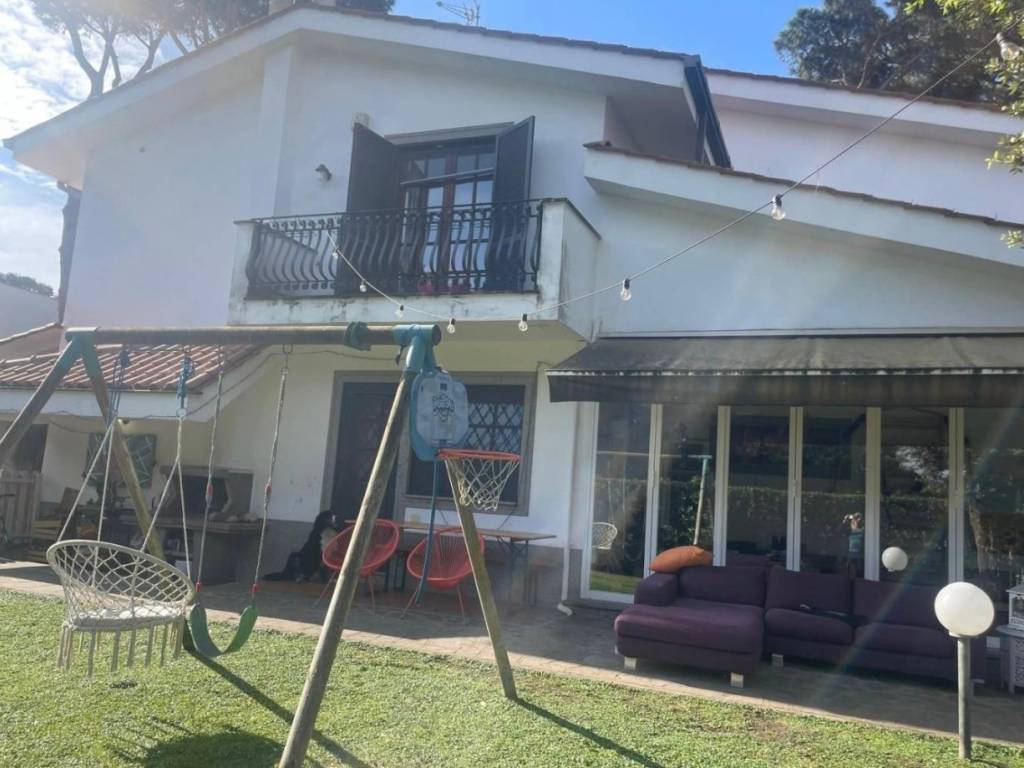 casa indipendente in vendita a Fiumicino in zona Fregene