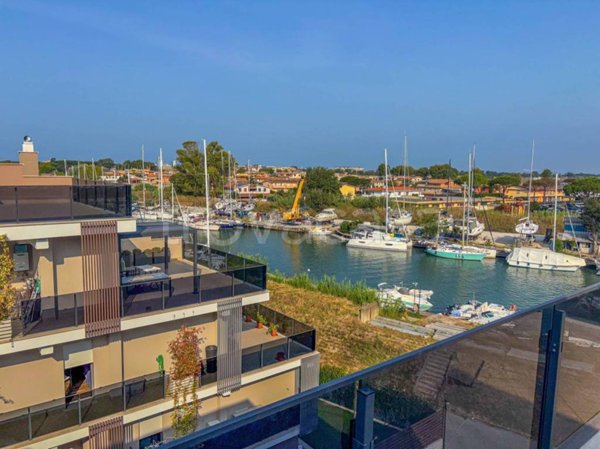 appartamento in vendita a Fiumicino in zona Isola Sacra