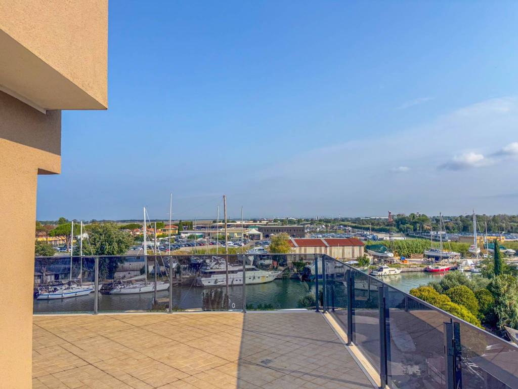 appartamento in vendita a Fiumicino in zona Isola Sacra