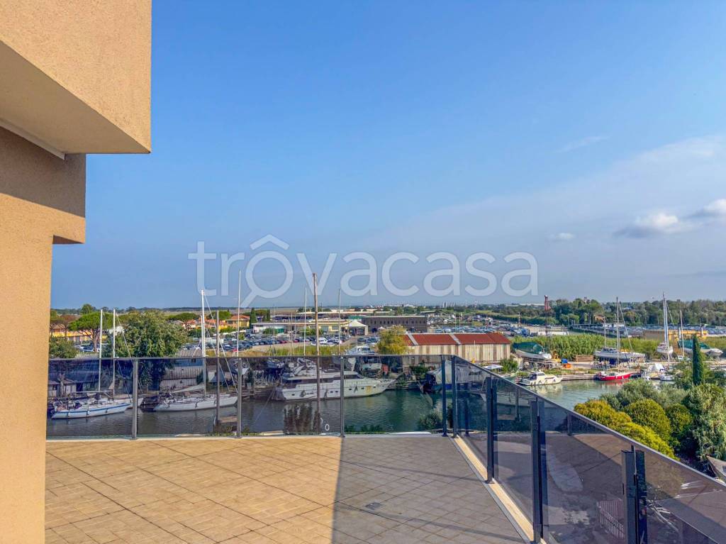 appartamento in vendita a Fiumicino in zona Isola Sacra