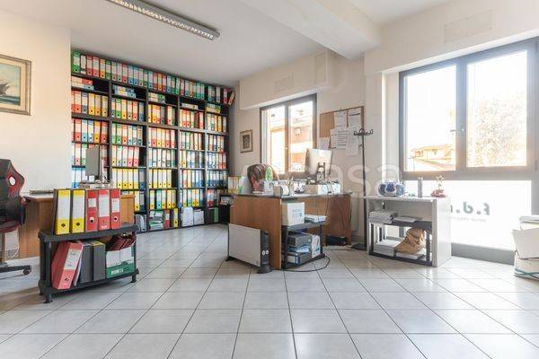 negozio in vendita a Fiumicino