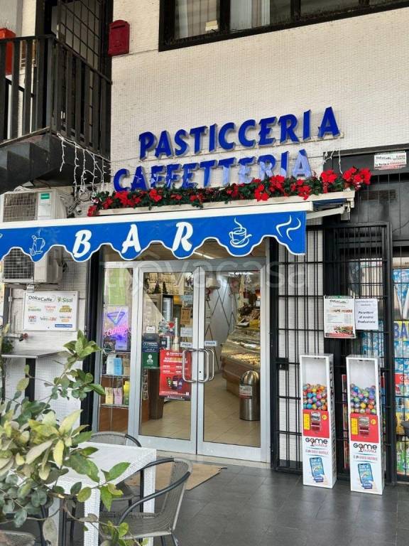 negozio in vendita a Fiumicino in zona Aranova