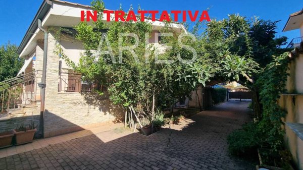 casa indipendente in vendita a Fiumicino in zona Isola Sacra