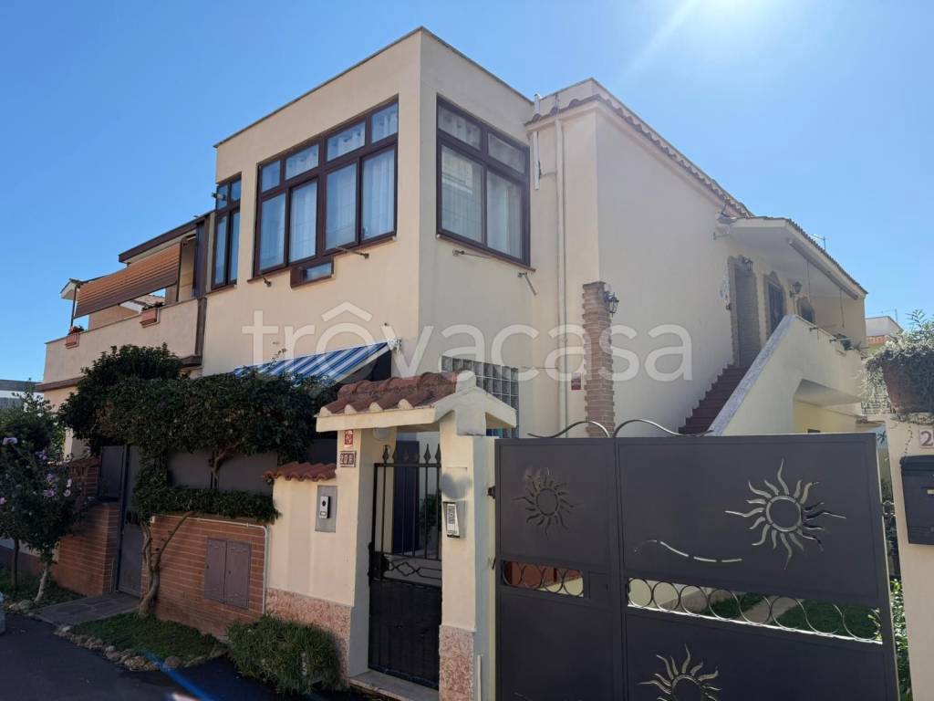 appartamento in vendita a Fiumicino in zona Isola Sacra