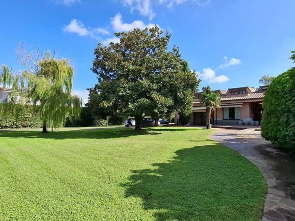 casa indipendente in vendita a Fiumicino in zona Isola Sacra