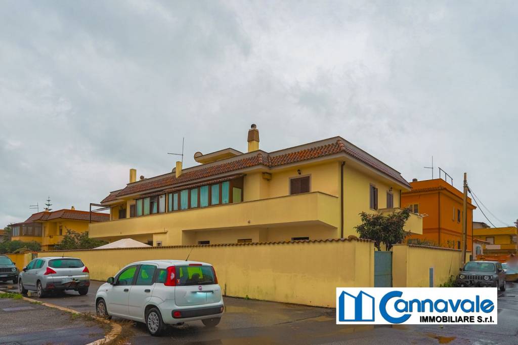appartamento in vendita a Fiumicino in zona Isola Sacra