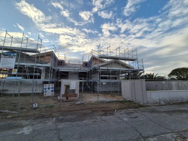 casa indipendente in vendita a Fiumicino in zona Isola Sacra