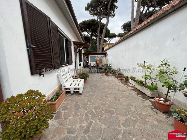 casa indipendente in vendita a Fiumicino in zona Fregene