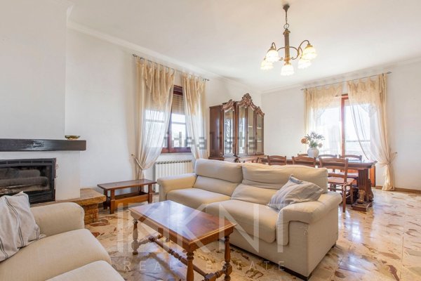 appartamento in vendita a Fiumicino in zona Isola Sacra