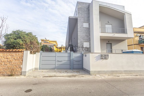 appartamento in vendita a Fiumicino in zona Isola Sacra