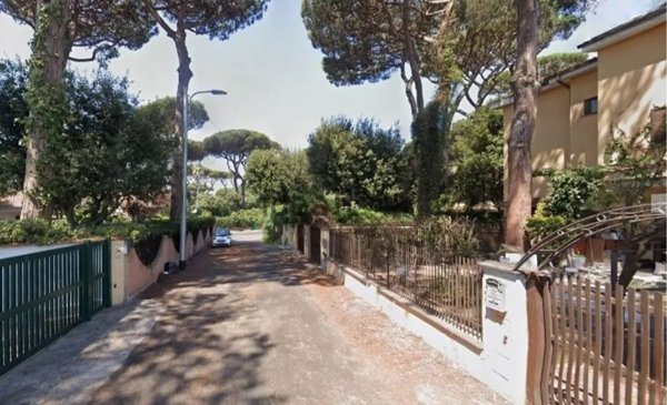 casa indipendente in vendita a Fiumicino in zona Fregene