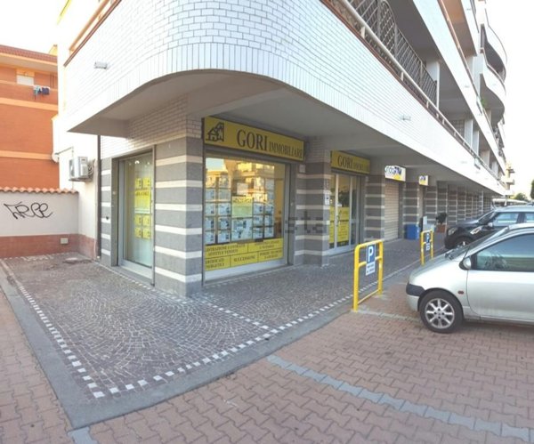 locale commerciale in vendita a Fiumicino