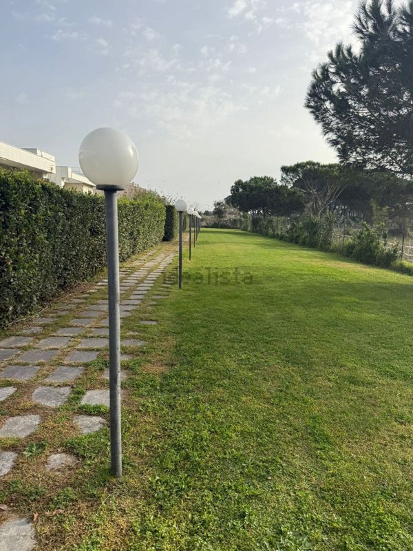 appartamento in vendita a Fiumicino in zona Fregene
