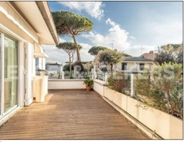 appartamento in vendita a Fiumicino in zona Fregene