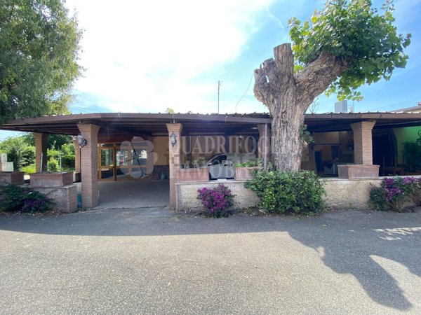 locale commerciale in vendita a Fiumicino